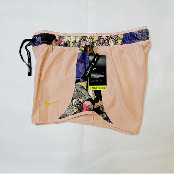 Nike | Women’s Nike Running shorts - Picture 3 of 6